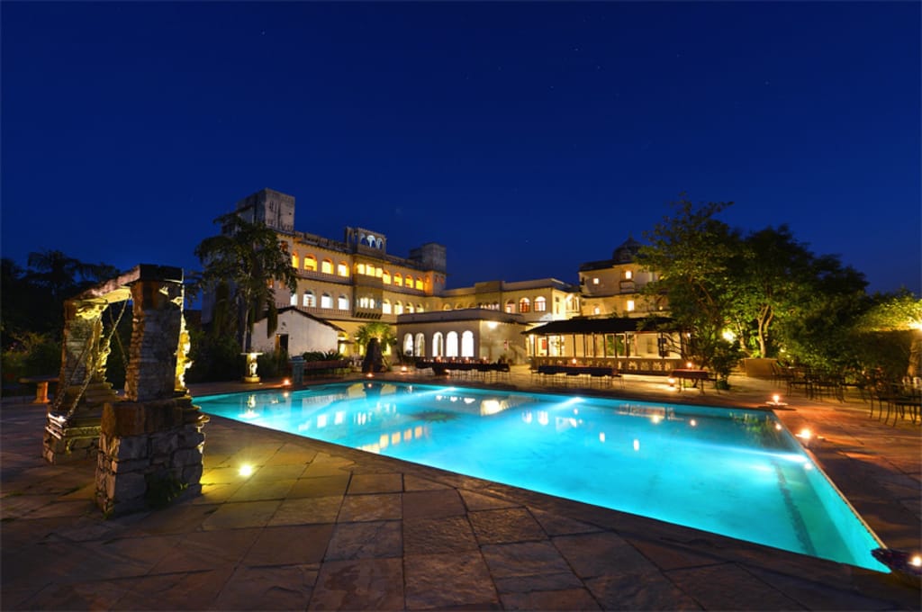 Swimming pool beside the Parkota Wall lit up at night, Castle Bijaipur, Bijaipur
