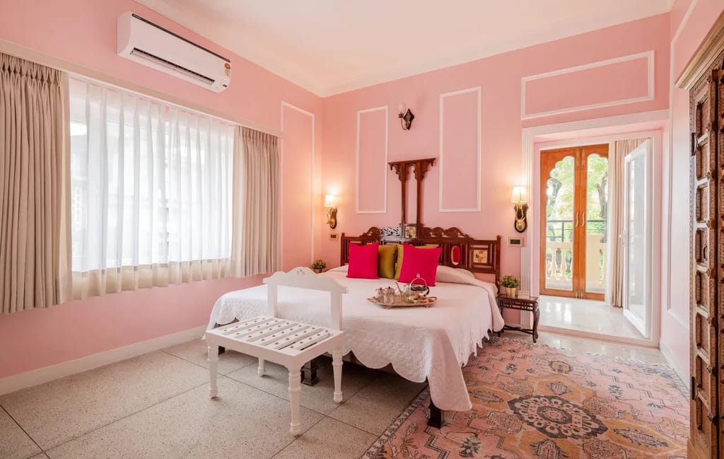 Twin-bedded Super Deluxe Room in pink tones, Dera Rawatsar, Jaipur