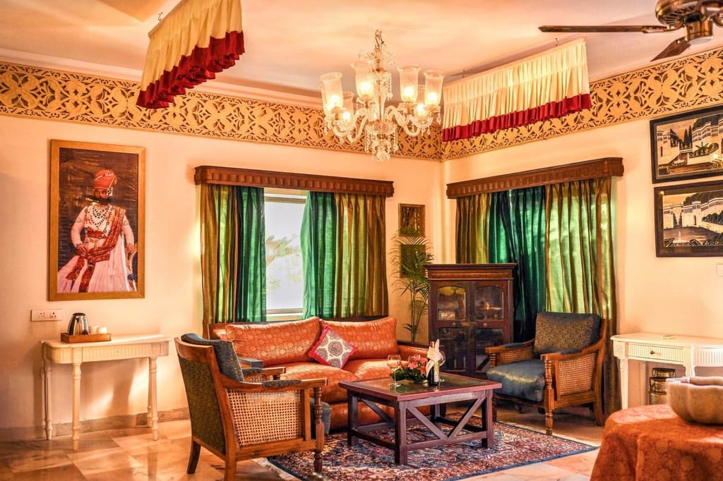 Royal Suite with four-poster bed, chandeliers and sitting area, Ranbanka Palace, Jodhpur