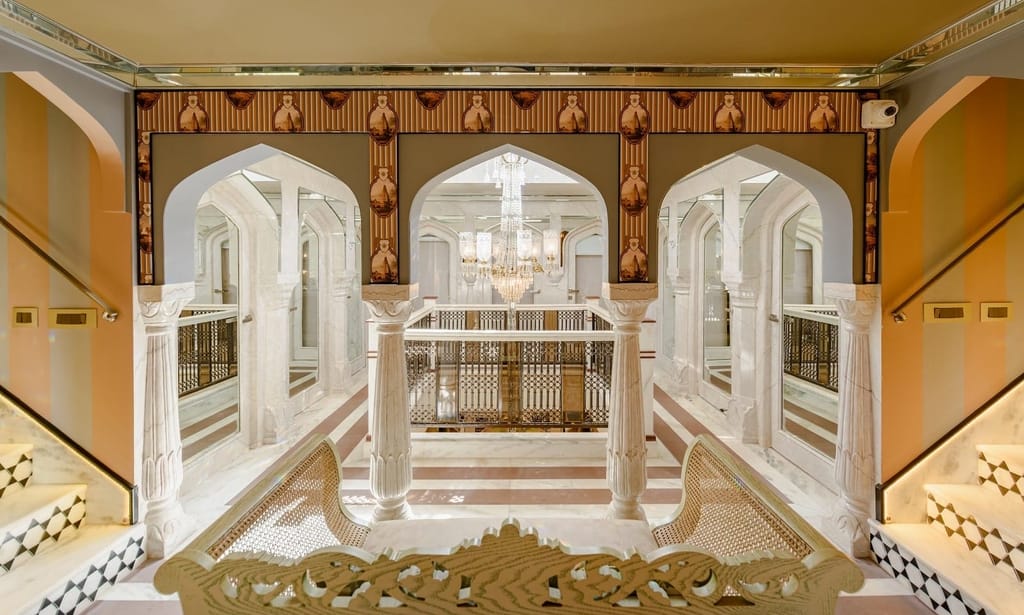 Arched galleries around the central courtyard, Surya Haveli, Jaipur