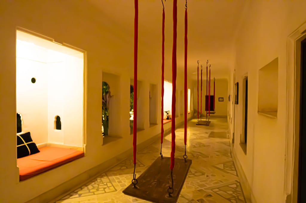 Corridor with traditional rope swings and alcove seats