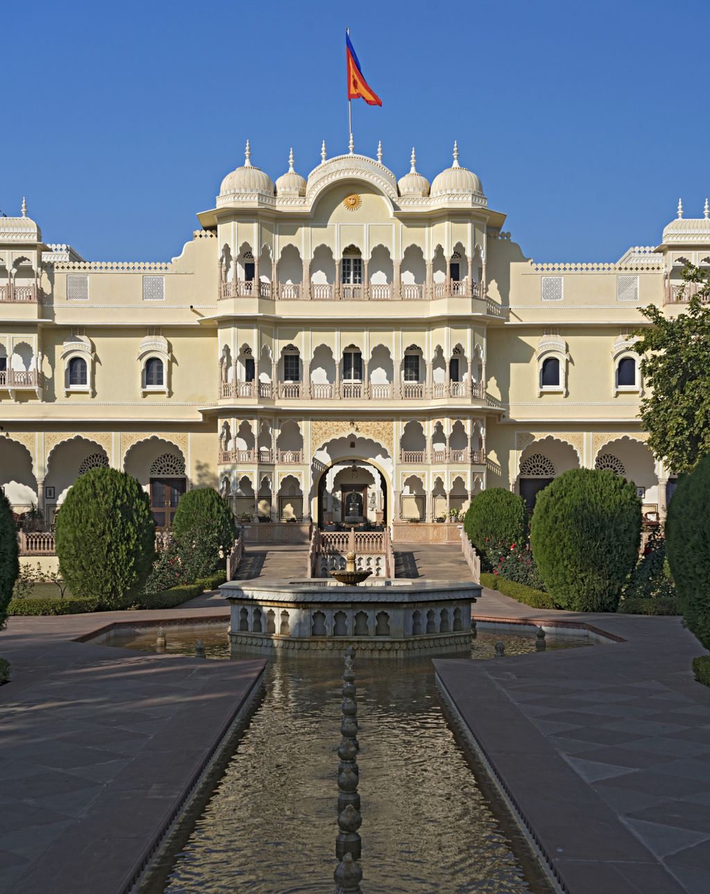 Facade above the water channel and fountain