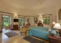 Villa suite with arched window