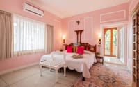 Twin-bedded Super Deluxe Room in pink tones, Dera Rawatsar, Jaipur
