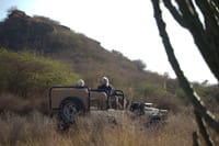 Guests on a jeep wildlife expedition in the Godwar belt, Rawla Narlai, Narlai