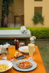 Breakfast with a view of the lawns