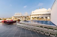 Rooftop outdoor restaurant at Chunda Haveli