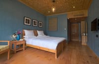 Room with cedar queen bed at Nadis