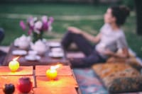Candles and tea on the garden lawn at Nadis