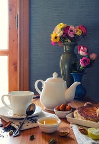 Kahwa and tea service at Nadis