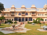 Sandstone forecourt with fountain below the facade