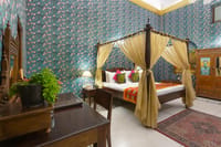 Four-poster bed in a Chamber of Princes suite