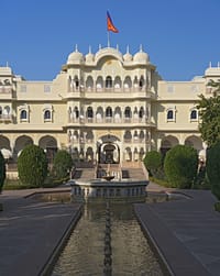 Facade above the water channel and fountain