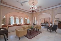Suite sitting room in pink and cream