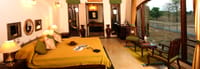 A suite bed and its sitting area