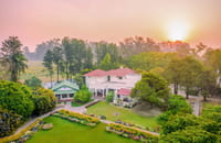 Villa and lawns at Citrus County, Hoshiarpur