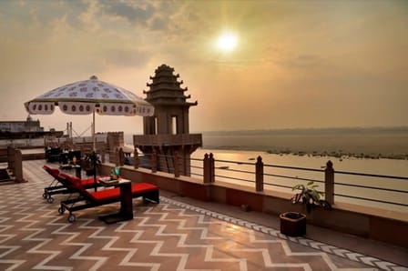 Breakfast over the Ganges