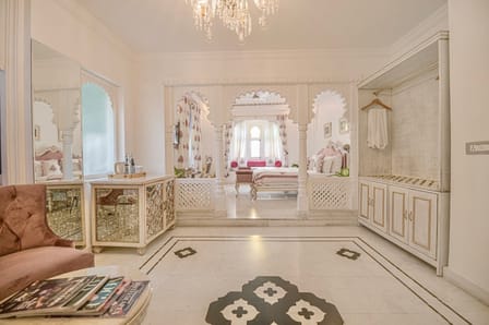 Jagat Suite Lakeview — Jagat Niwas Palace