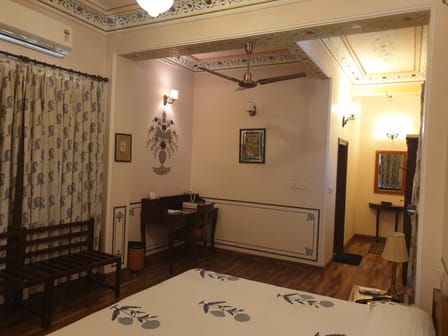 Double Room, Jas Vilas