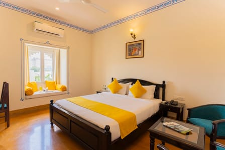 Superior Deluxe Room With Jarokha — Vasant Vilas