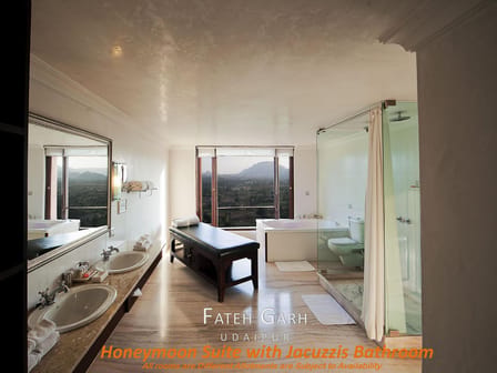 Honeymoon Suite with Jacuzzi — Fateh Garh