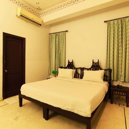 Haveli Deluxe Room — Boheda Palace