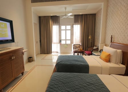 Deluxe Room Twin Bed Courtyard View