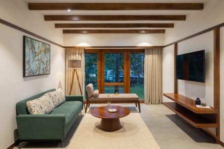 Tropical Suite Lawn Access