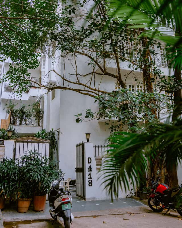White house and gate at D-418 Defence Colony, Colonel's Retreat, Delhi