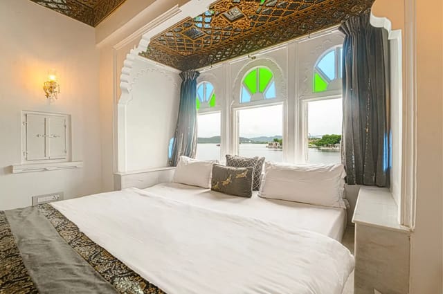 Heritage Room (Lake Facing)