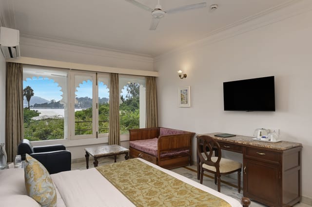 Deluxe Lake Facing Rooms