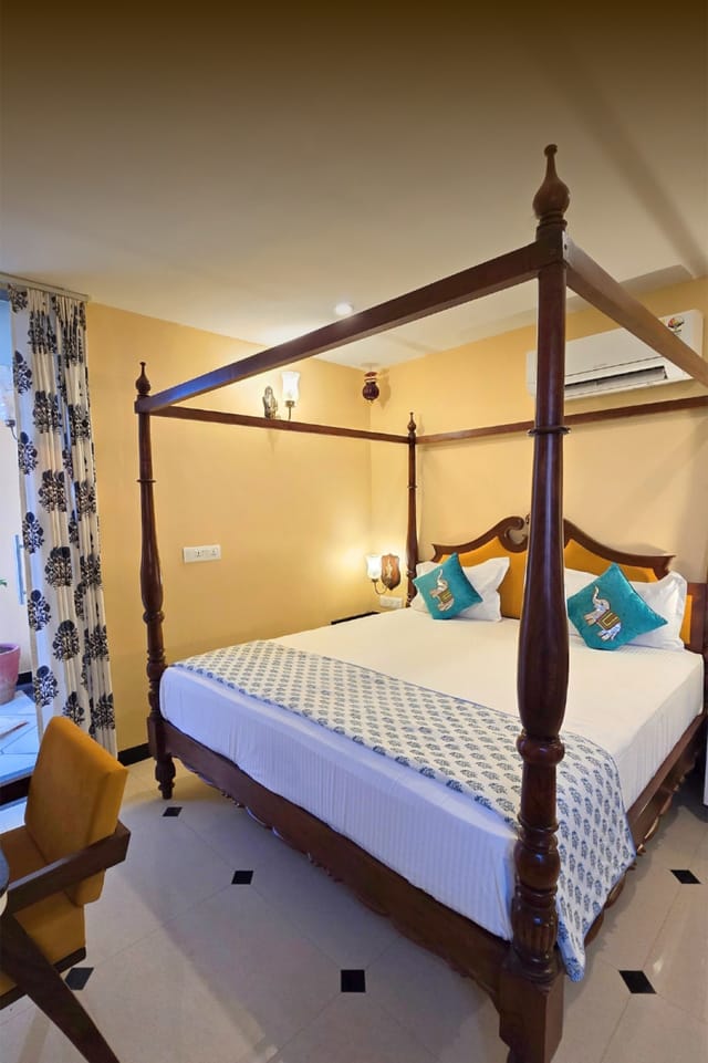 Deluxe Family Suite (2 Interconnecting Rooms with one Bathroom)