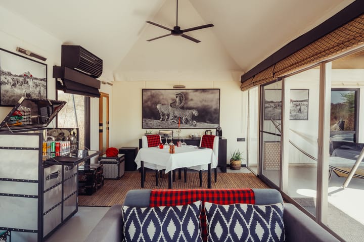 The private lounge and dining tent of the Royal Suite (Panthera)