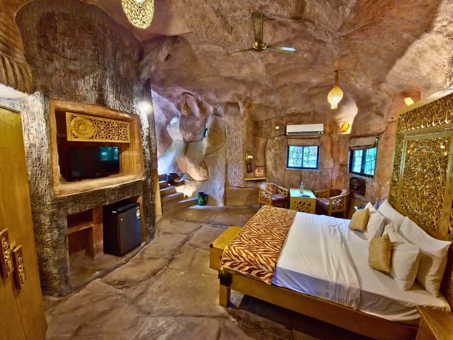 Cave Room, Tathastu Pench