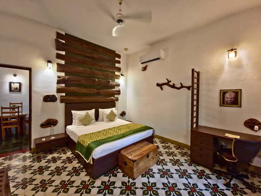 Mud Room, Tathastu Pench