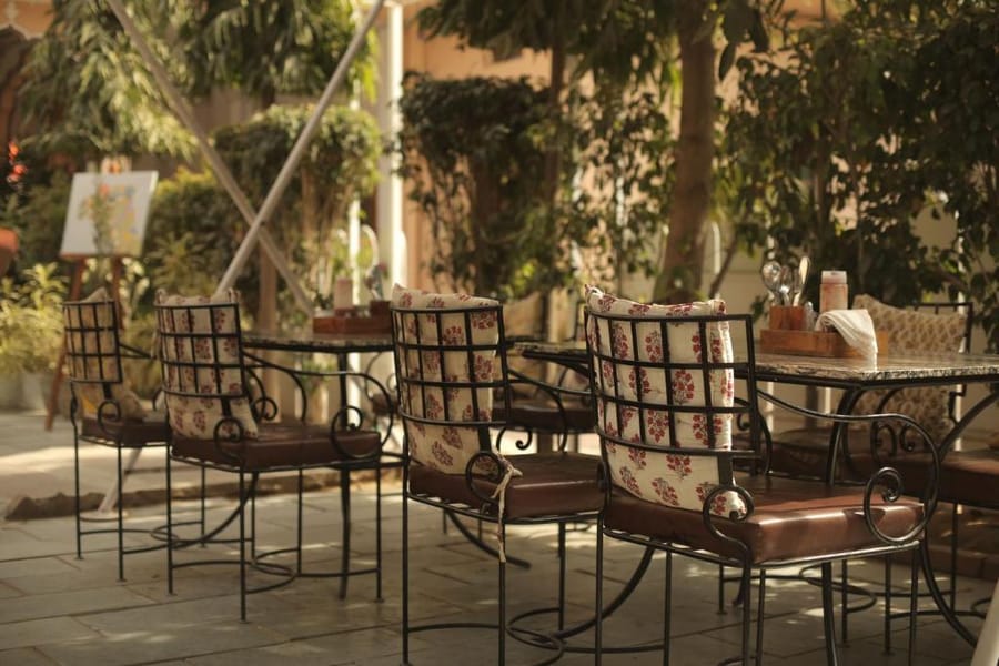 The painted sitting room at Kothi Pushkar