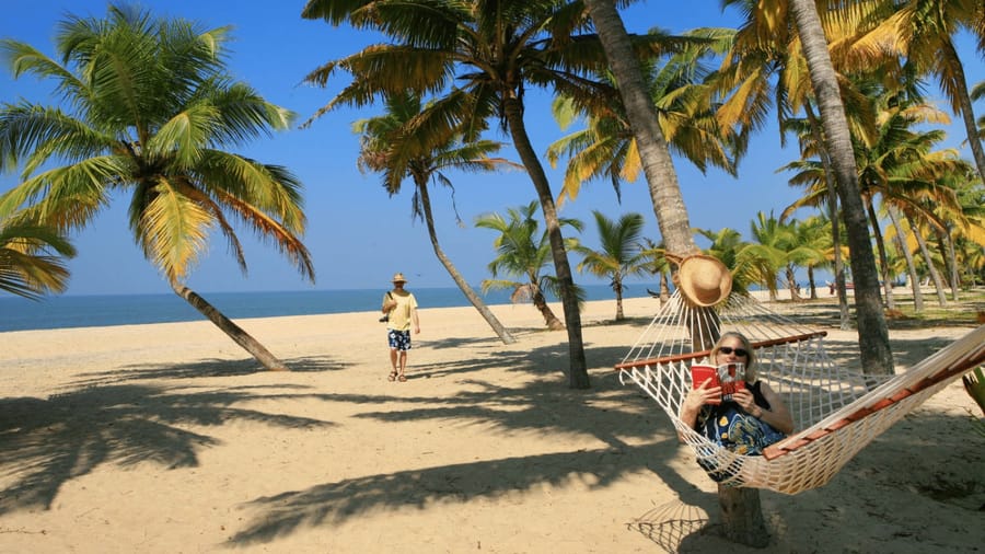 Abad Turtle Beach, Marari